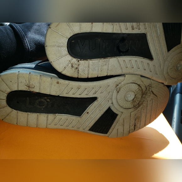 Pre-Loved LV Trainer Sneaker - Picture 2 of 8